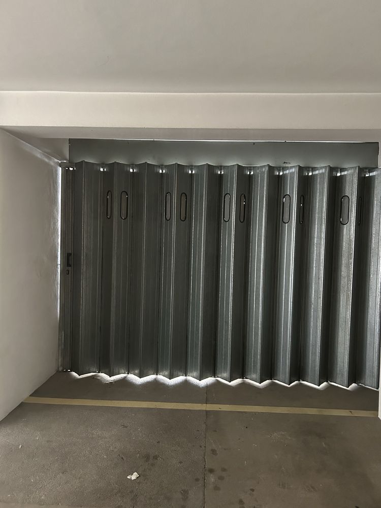 Aluga se armazem /. garagem