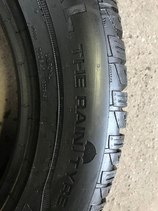 Opona 235 60 R18 Uniroyal zima