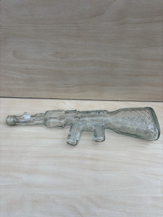 Пляшка у вигляді автомата