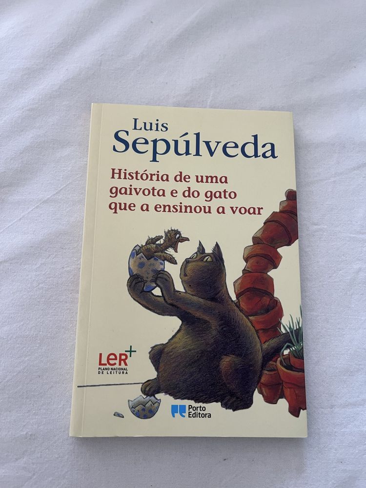 Livro História De Uma Gaivota E Do Gato Que A Ensinou A Voar
