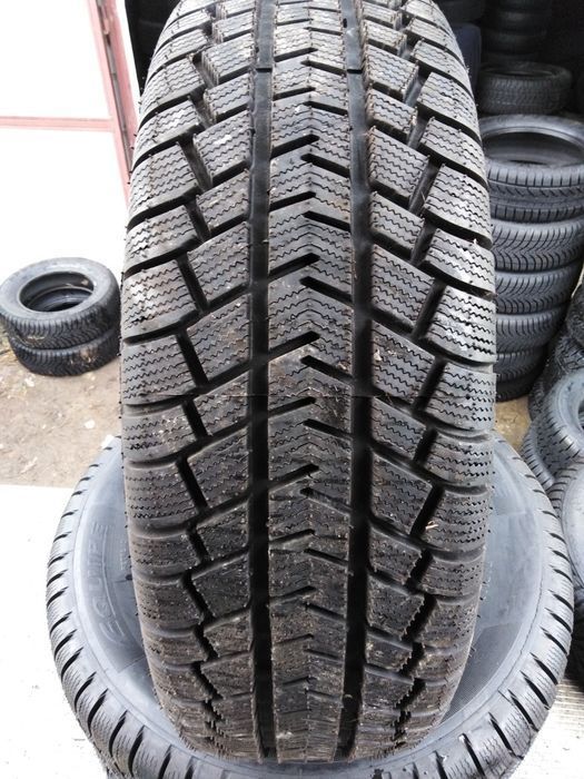 Opony Bieżnikowane 215/65 R16 Suv Zimowa