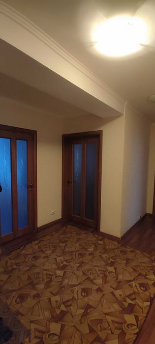 Здається окрема кімната для дівчини