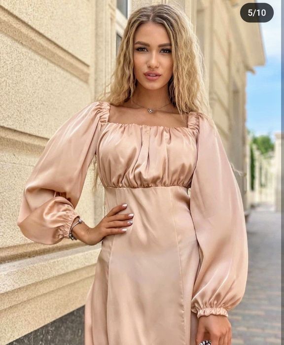 Лёгкое шёлковое приталенное бежевое платье