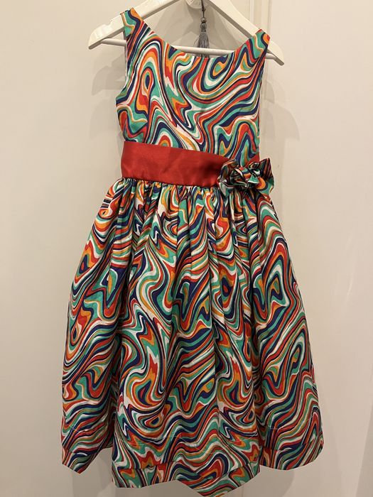Vestido estampado com vermelho