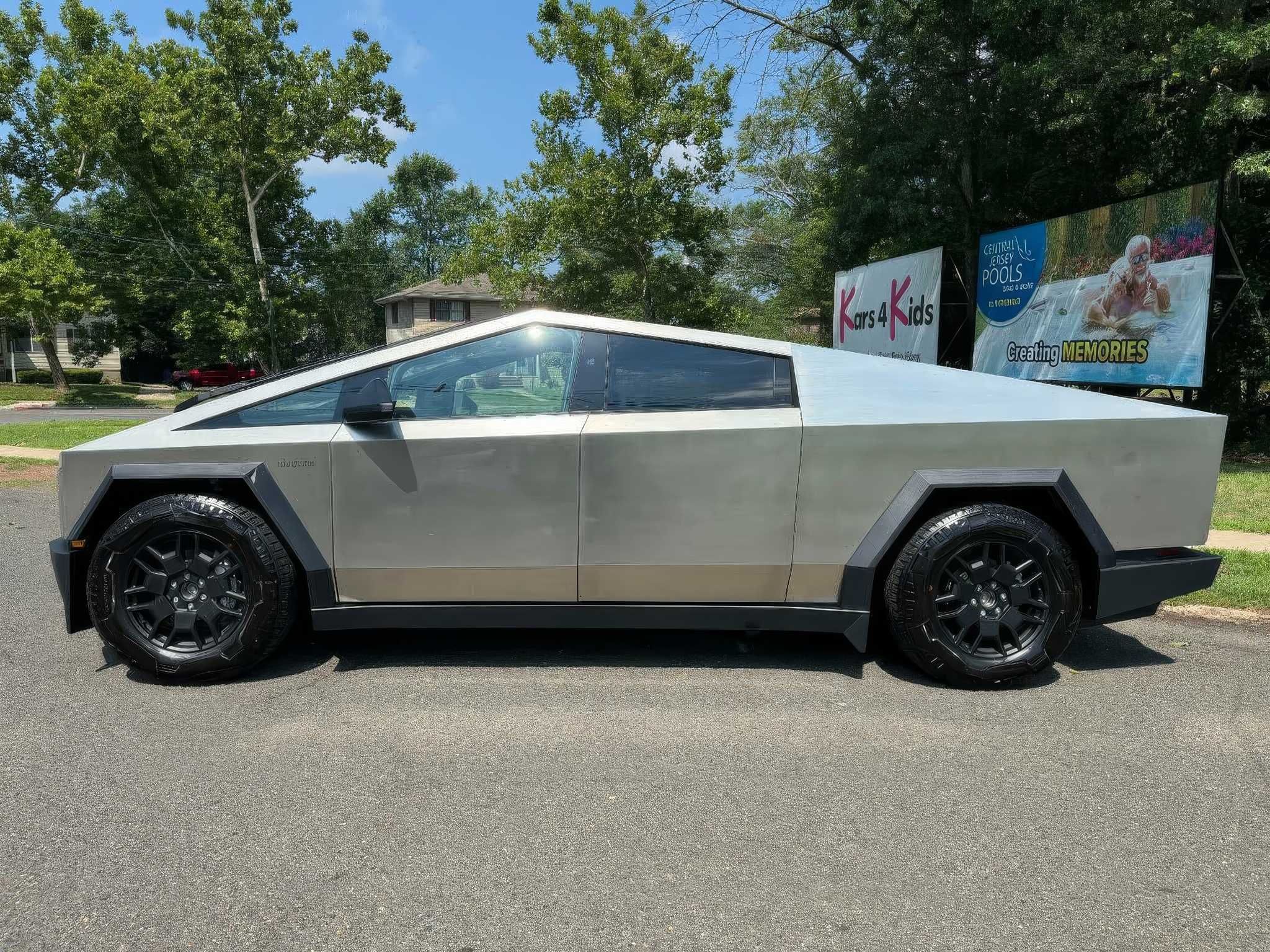 2024 Tesla Cybertruck Crew Cab