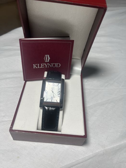 Часы годинник Kleynod новий