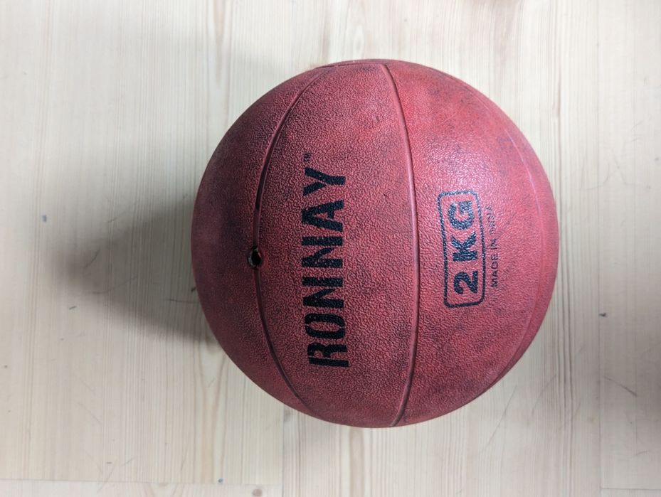 Piłka lekarska rehabilitacyjna Ronnay 2kg
