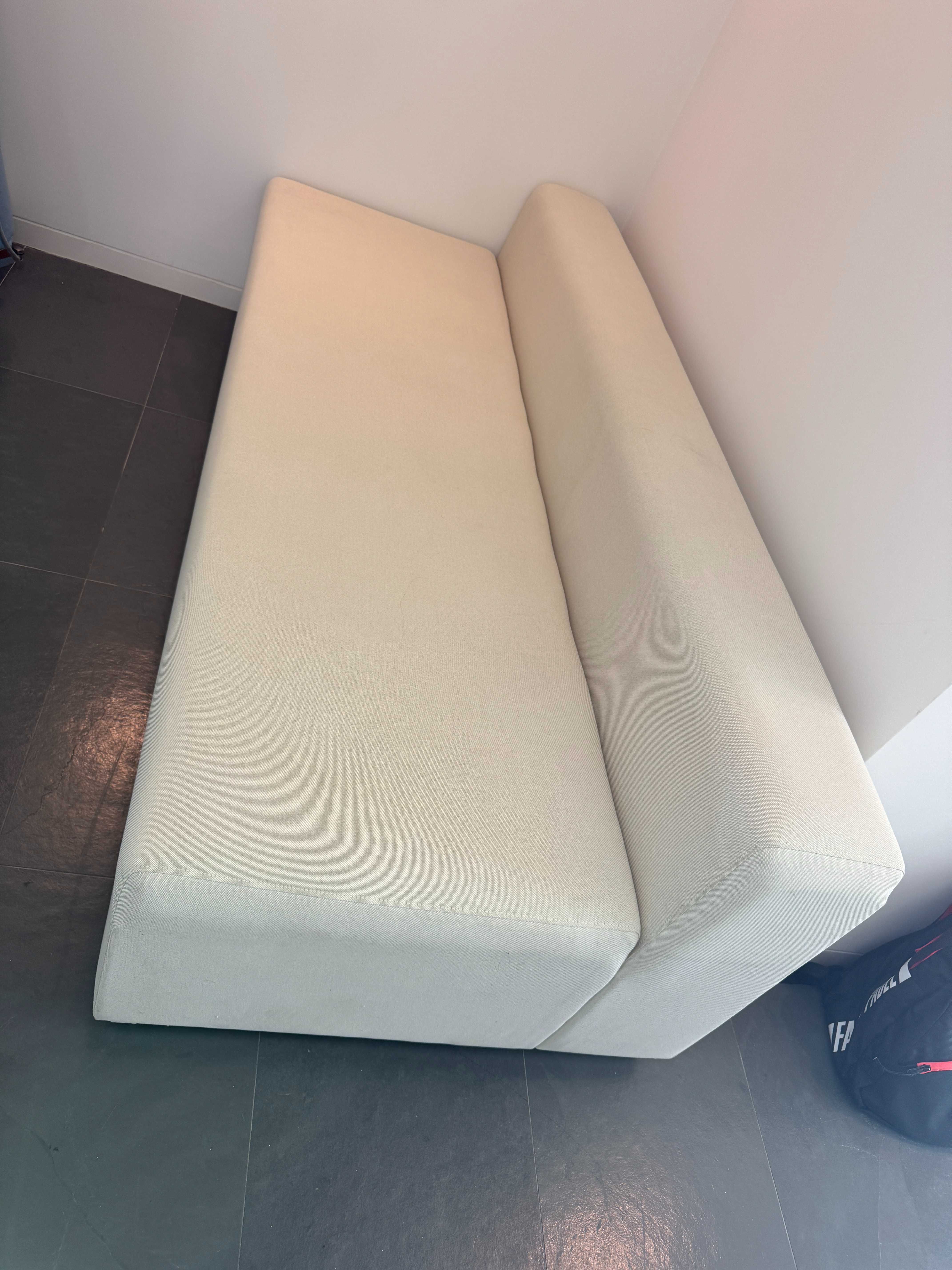 Beige Sofa - Sofá Bege