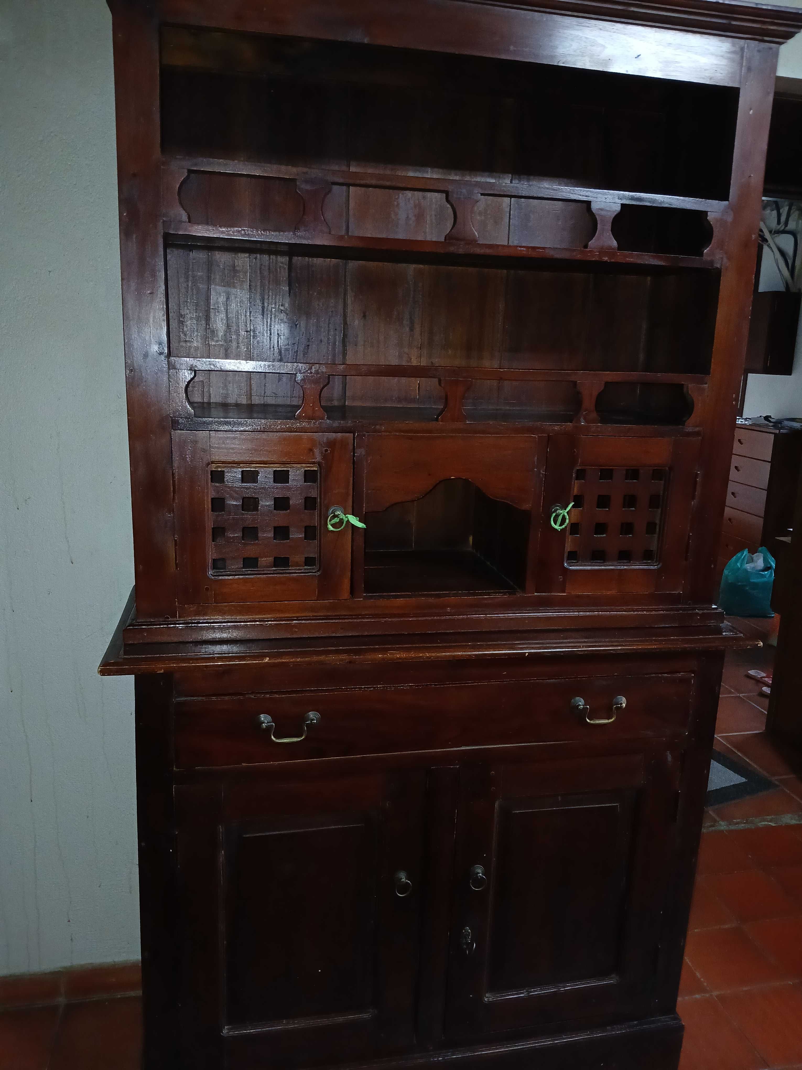 Vendo móvel de cozinha rústico.