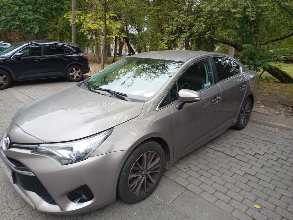 Sprzedam Toyotę Avansis  bardzo dobry stan