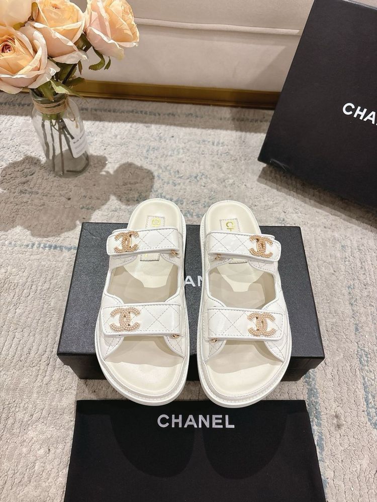 Klapki Chanel Dad White