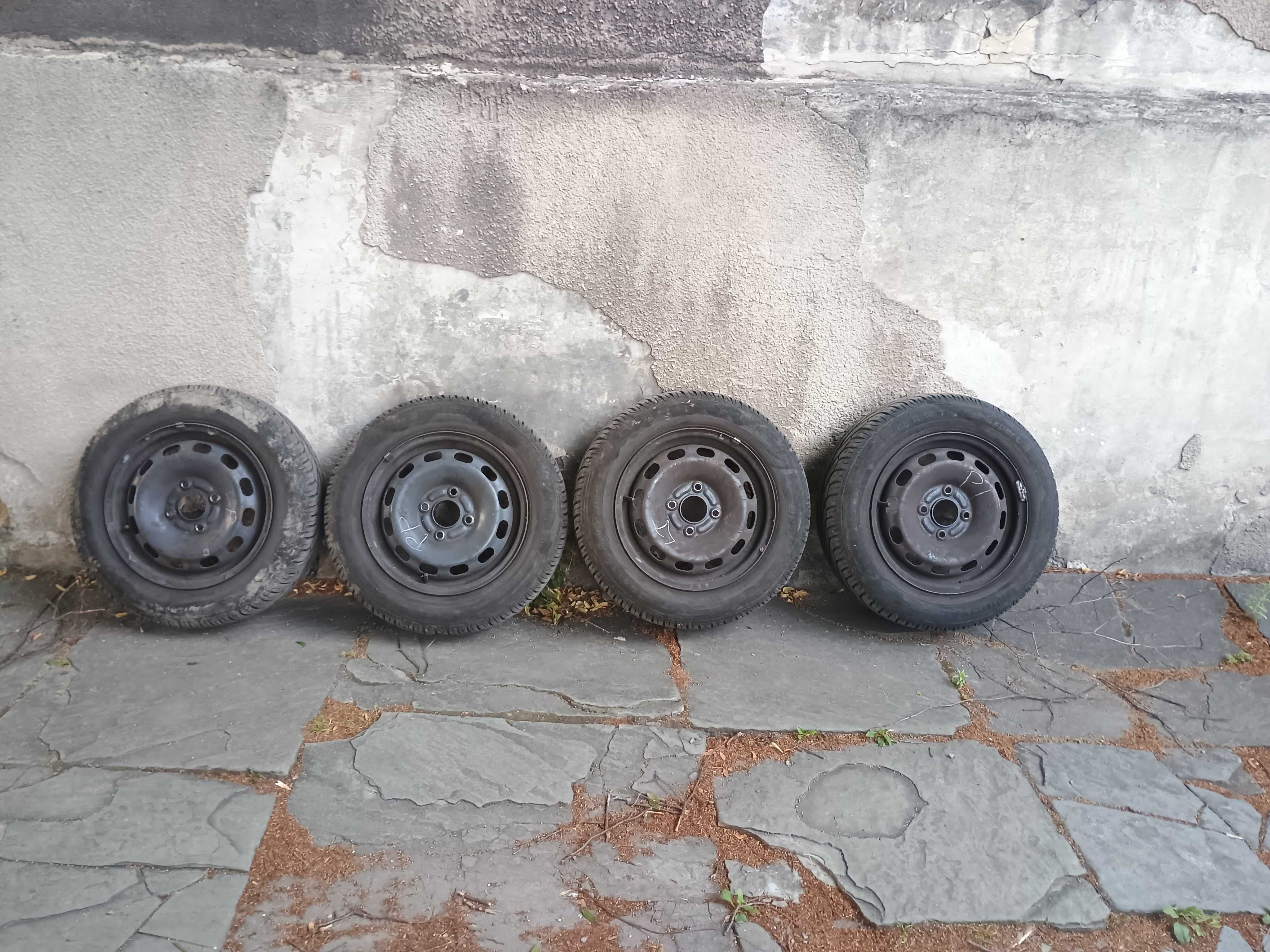 Komplet kół opony Uniroyal Rain Expert 3  175/65 R14 Fiesta 2004