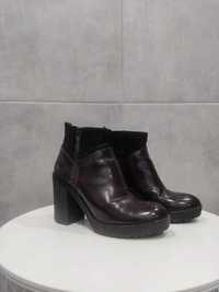 Botins de salto alto da Bershka