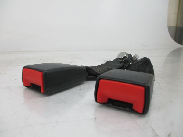 Encaixe de cinto trás direito FORD Ka (RU8)