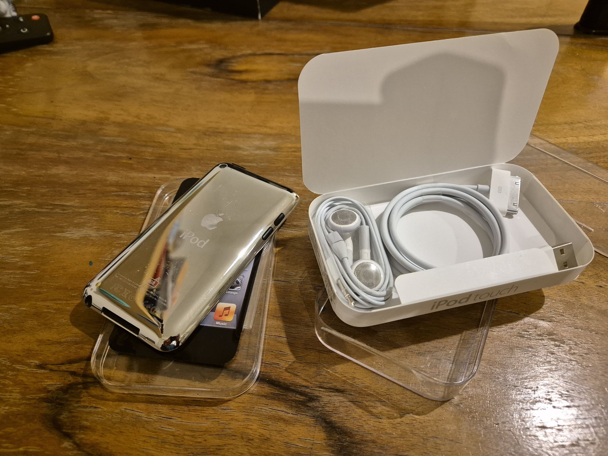 iPod Touch 4. generacji 8 GB- stan kolekcjonerski