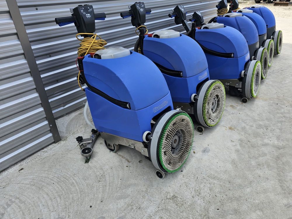 Szorowarka kablowa Numatic 220 volt