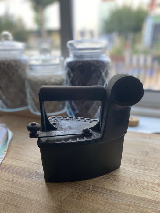 Ferro de Engomar Carvão