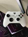 Xbox Wireless Controller White ( Uses Batteries (AA))