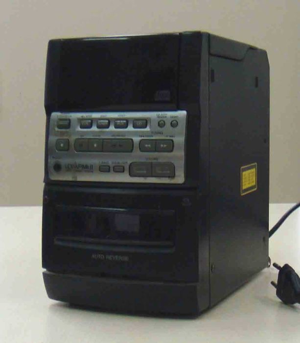 Mini wieża Aiwa i radio - uszkodzone (złom).