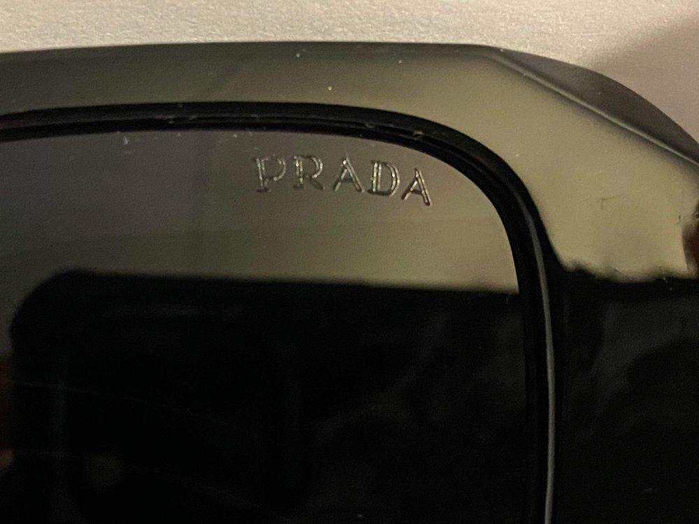 Okulary przeciw słoneczne Prada