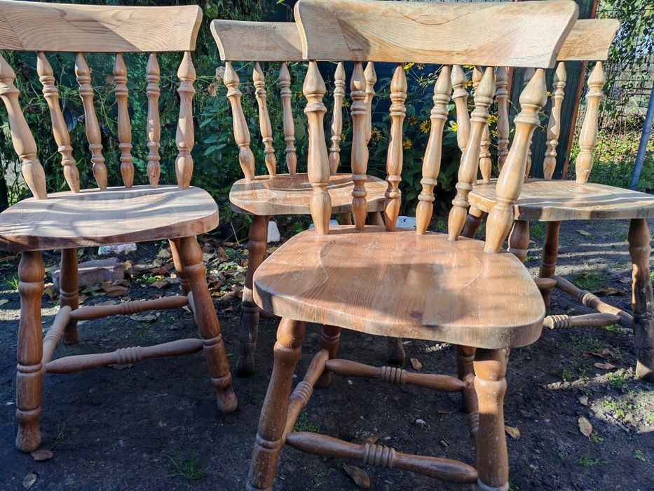 Sprzedam 4 krzesła i stół komplet