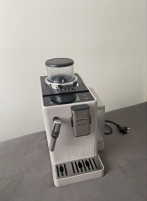 Ekspres Ciśnieniowy DeLonghi Rivelia EXAM440.35.BG