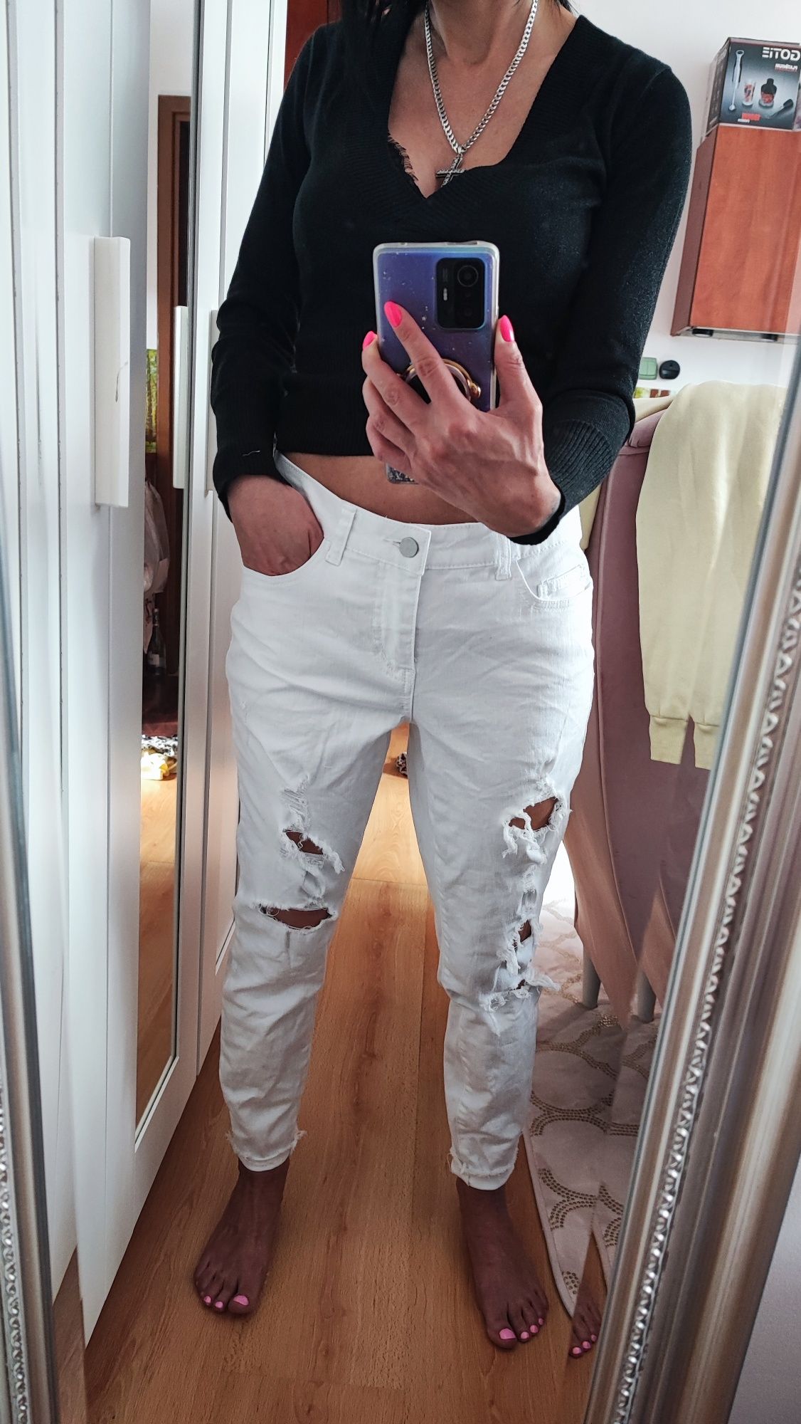 Białe spodnie jeans boyfrend S