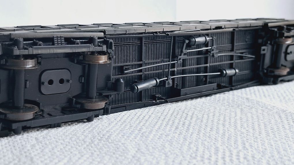 Wagon osobowy drugiej klasy firmy Roco H0