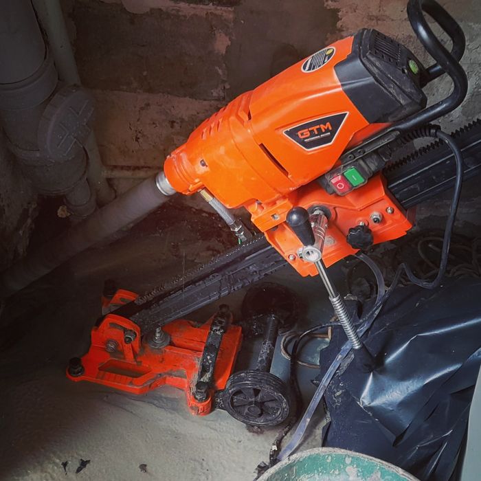 Алмазное сверление бурение. Алмазне сверління буріння