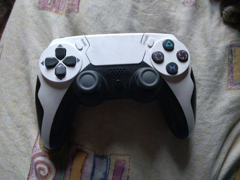 Продам джойстик от пс 4 можно підключити через блютуз до телефону