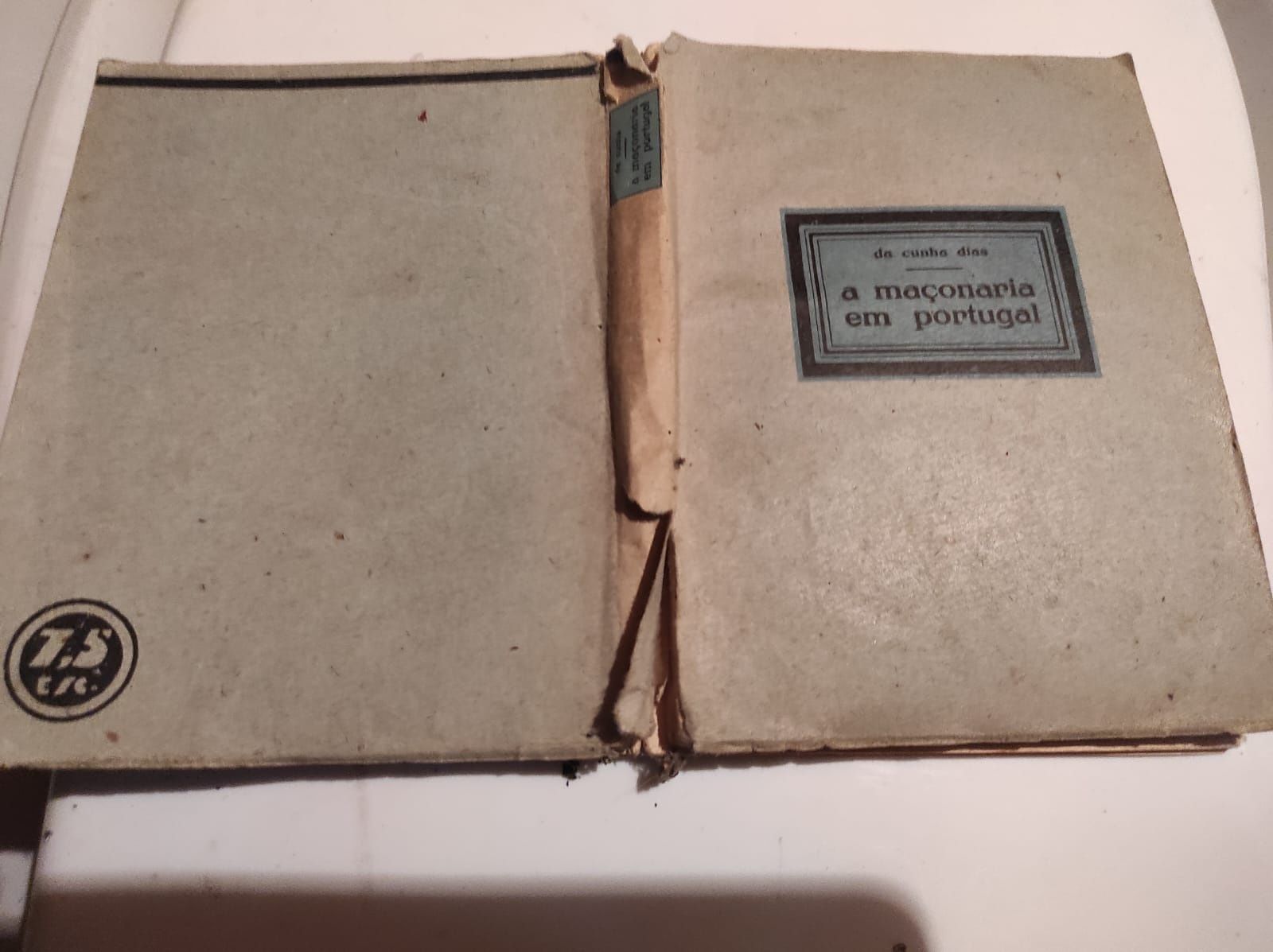 Livro antigo a maçonaria em Portugal