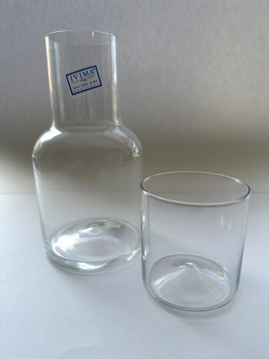 Jarro de água com copo