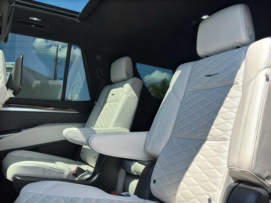 Cadillac Escalade      2025