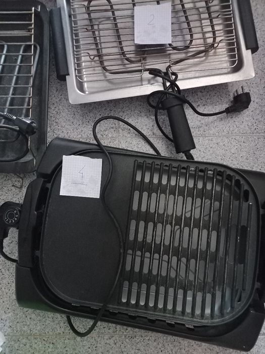 Vários grelhadores elétricos