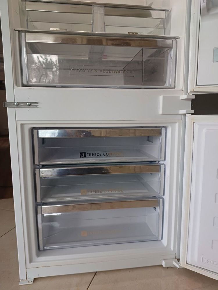 Встроенный холодильник Вбудований Whirlpool SP40801EU
