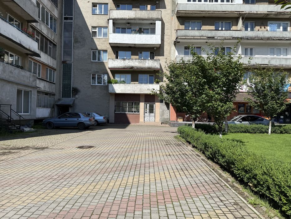 Продається приміщення у центрі Міжгврʼя комерція