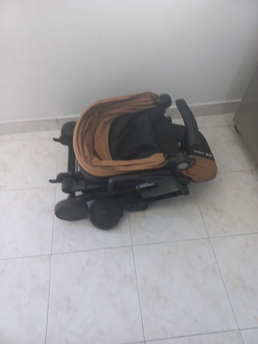 Carinho de bebe,  brinquedo