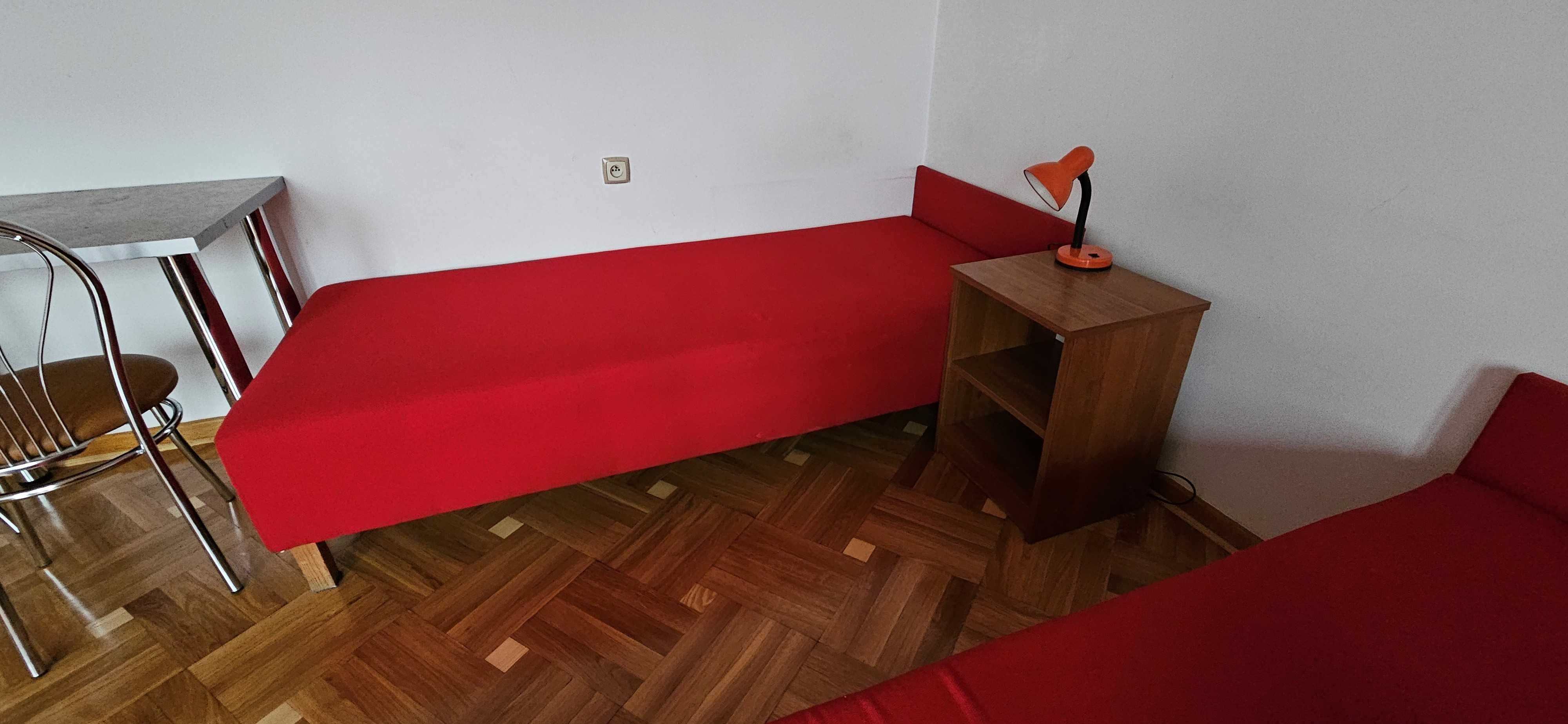 Łóżka, stoliki, krzesła, szafki - sprzedam