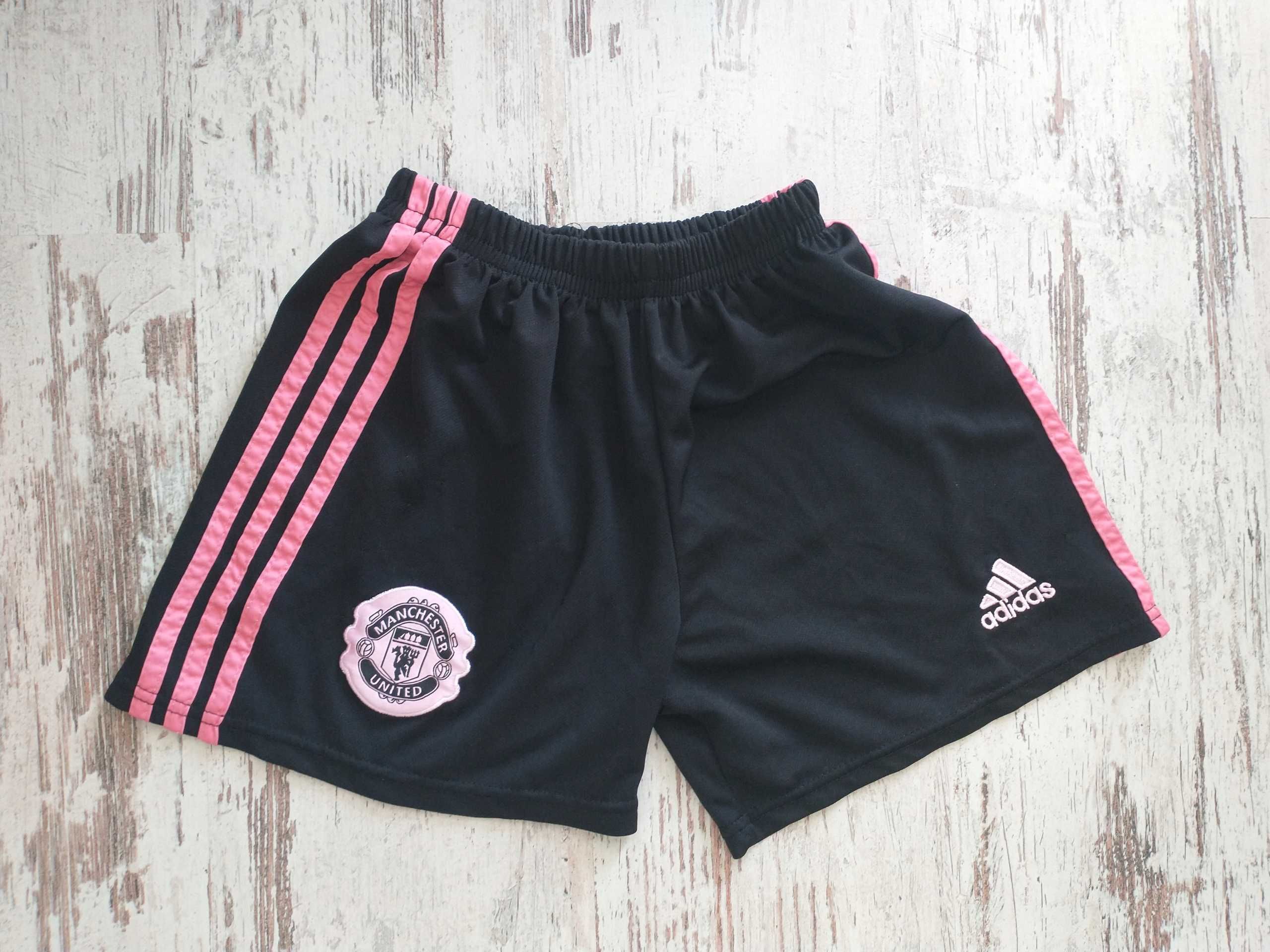 Manchester United Adidas spodenki 152 cm