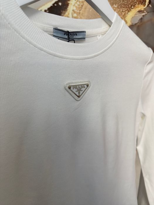 Базовий лонгслів Прада реглан футболка з довгим рукавом