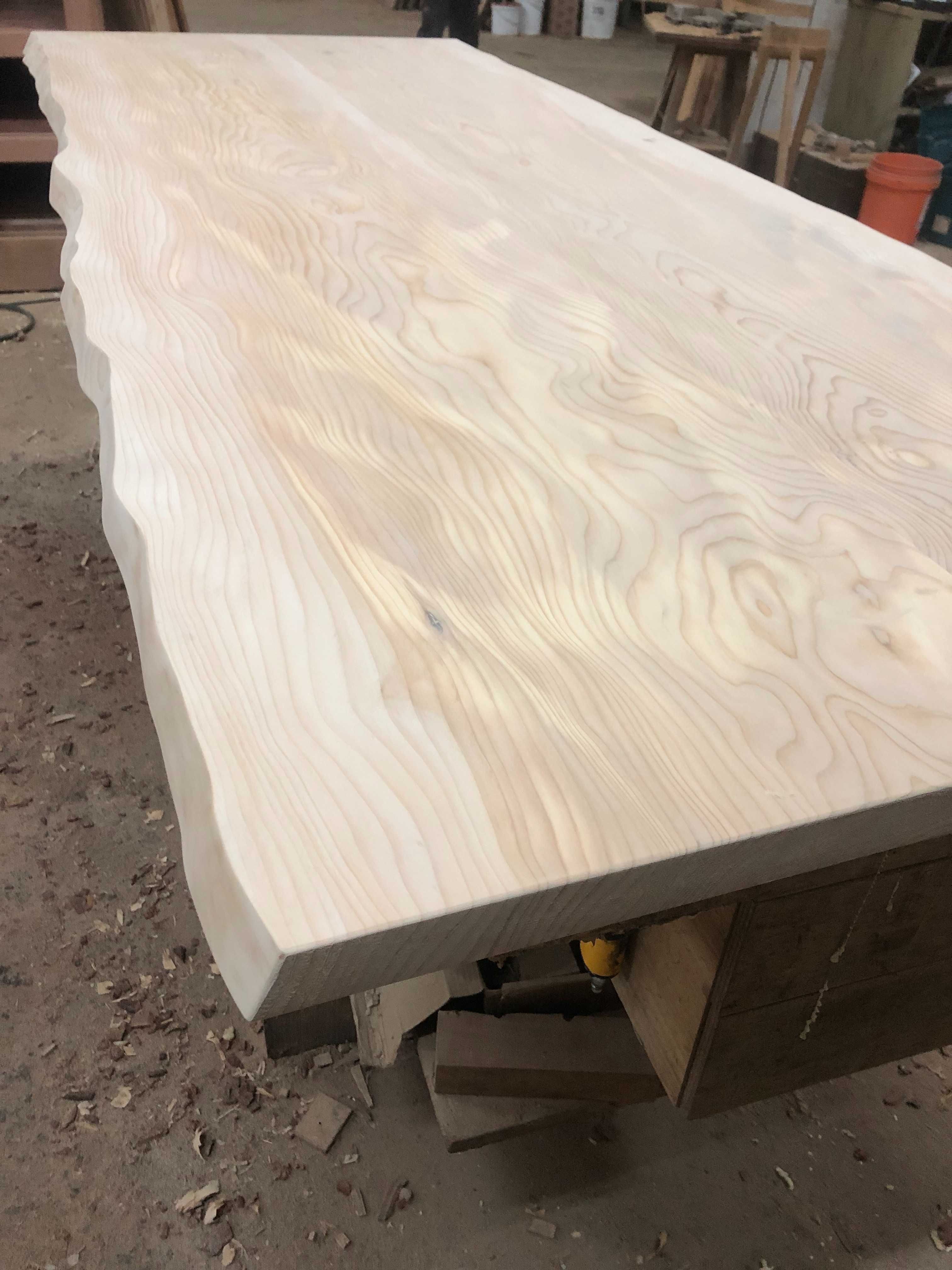 Mesa rustica em madeira maciça de Cedro