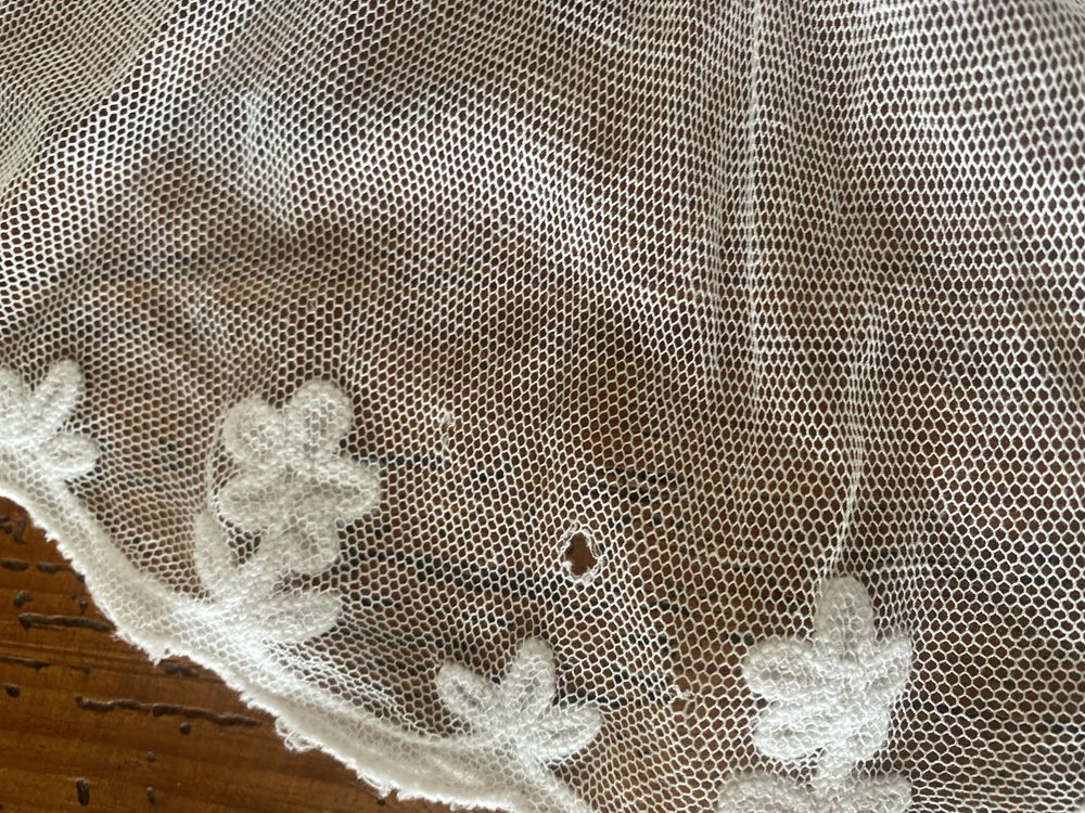 Penteador / gola renda em tule bordado antigo