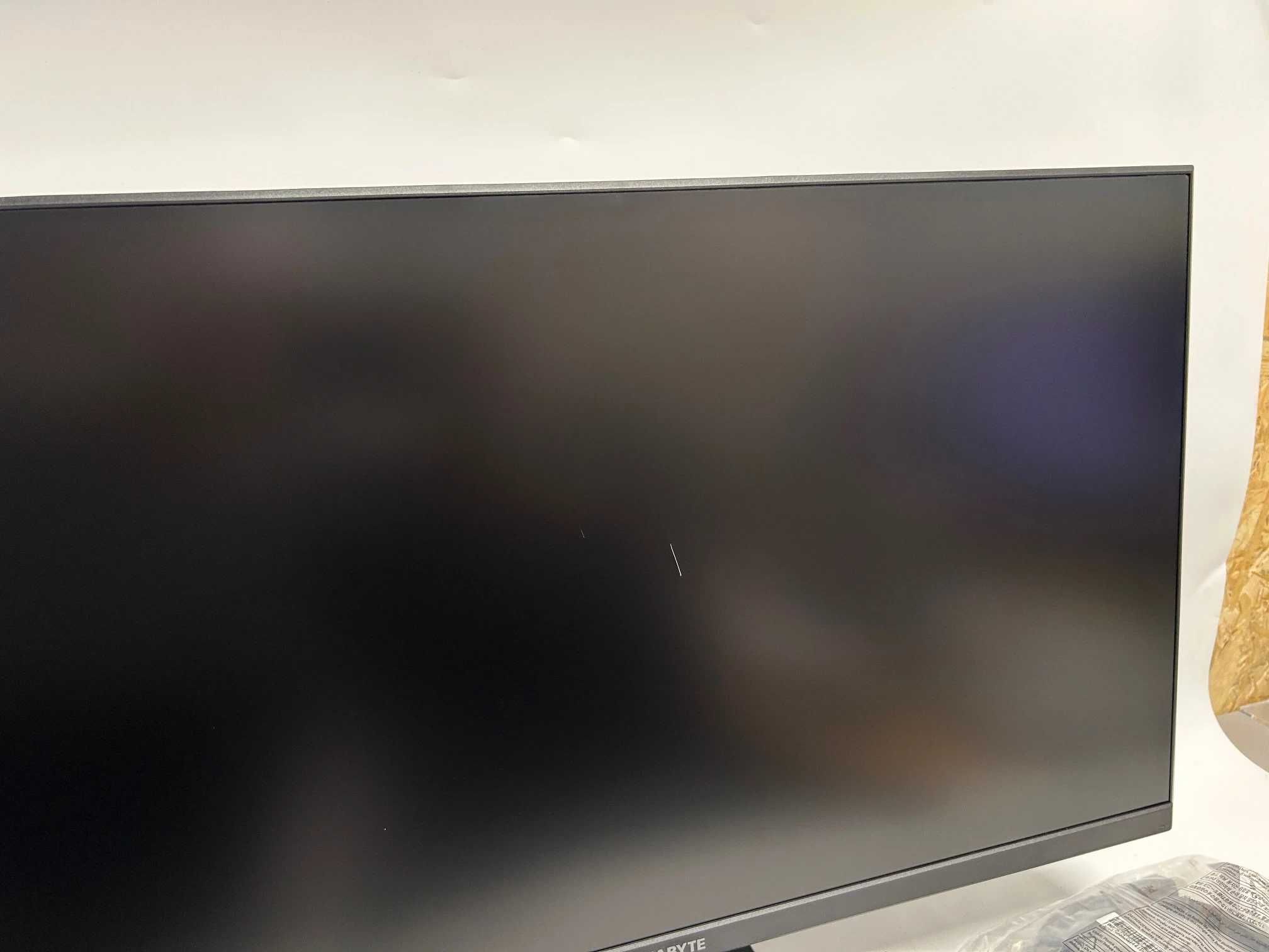 Monitor Gigabyte GS27F 27" rysa na ekranie