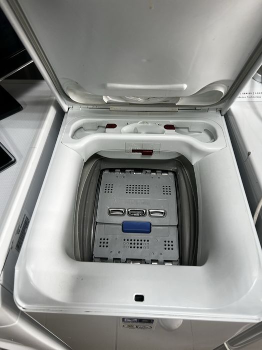 Пральна машина з верхньою загрузкою електролюкс