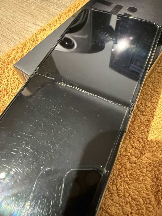 Samsung Galaxy Z Flip 4 Zestaw + Etui OKAZJA