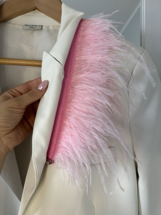 Różowa broszka skrzydełko do marynarki pióra strusie piórka z piór