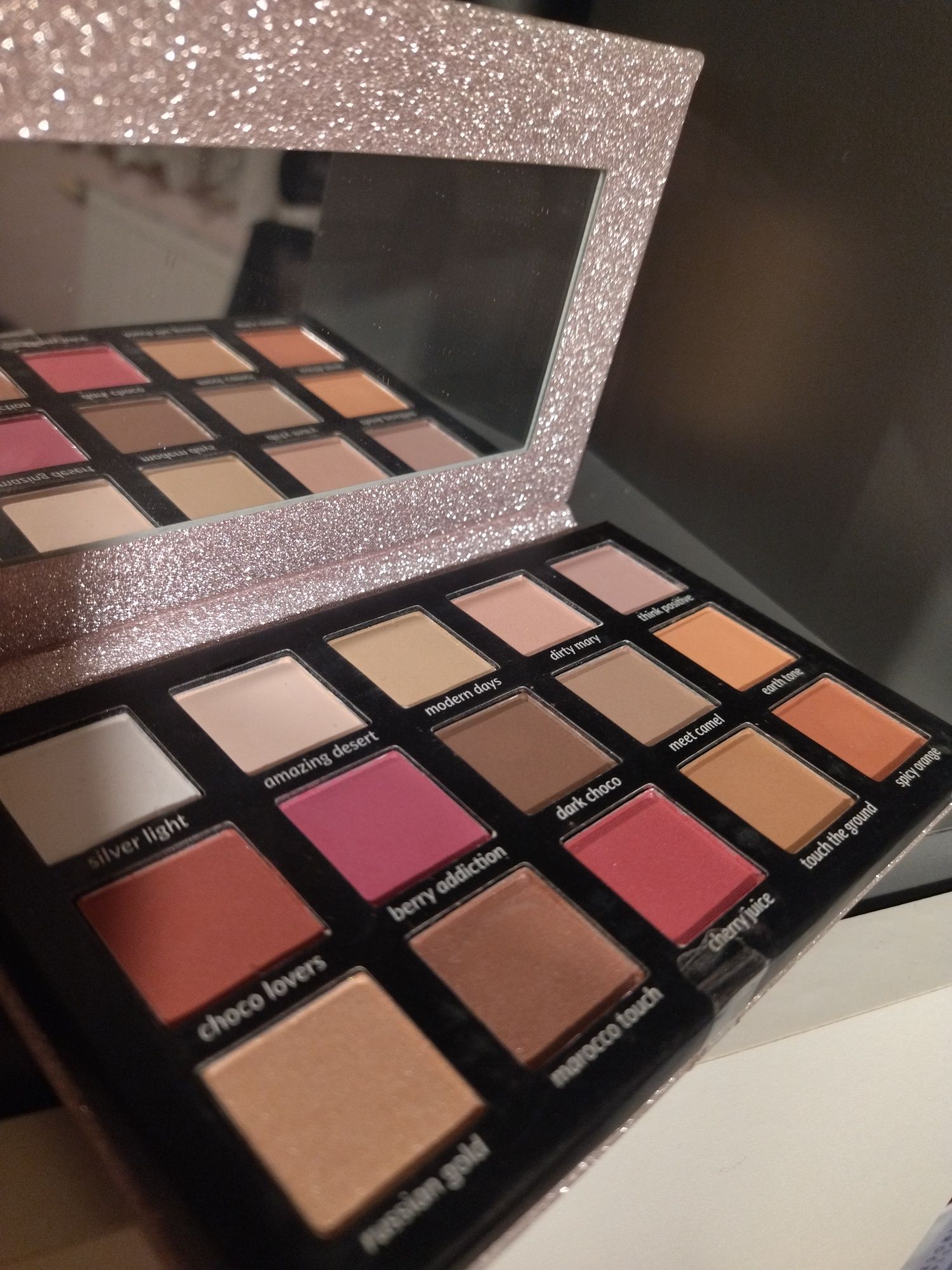 Nowa paleta cieni do powiek Modern eyeshadow palette Wibo