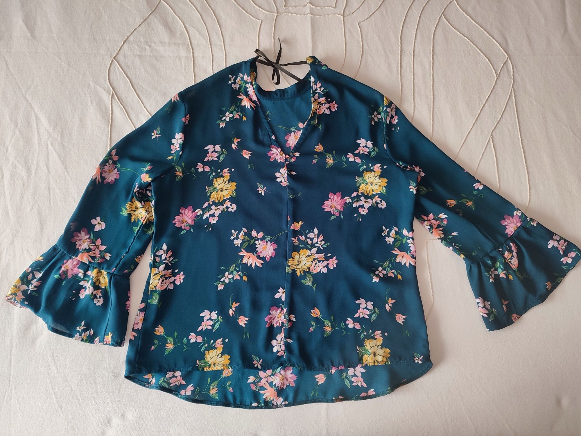 Blusa com padrão florido