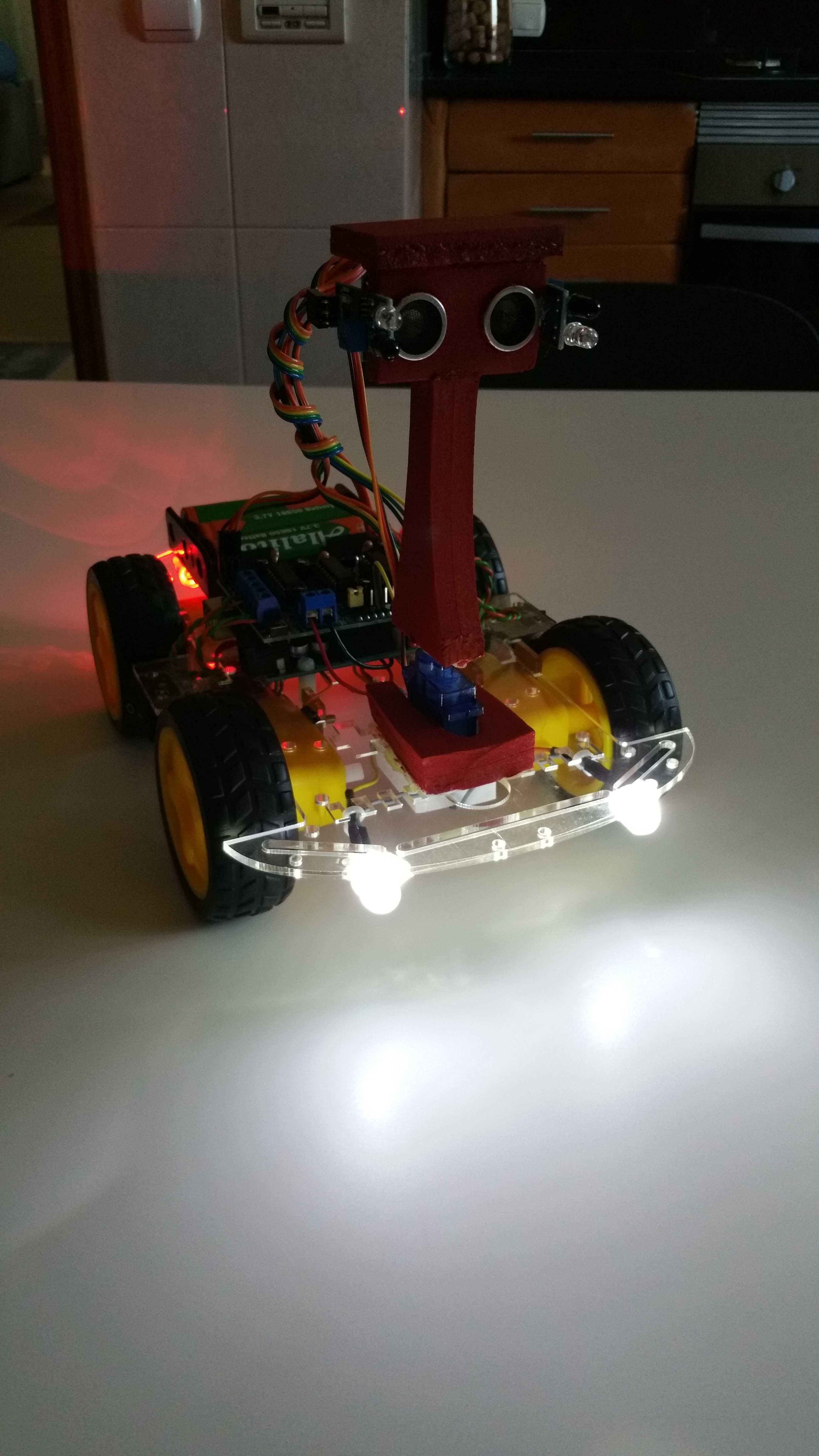 Carro Robot Educacional Arduino programado Seguidor Humanos c/luzes.