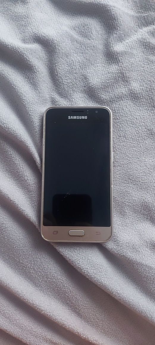 Телефон Samsung j3